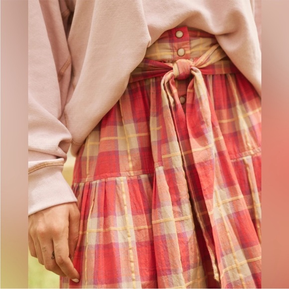 THE GREAT. the highland skirt in lake house plaid - Picture 4 of 7